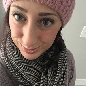 Meet your Posher, Cecile